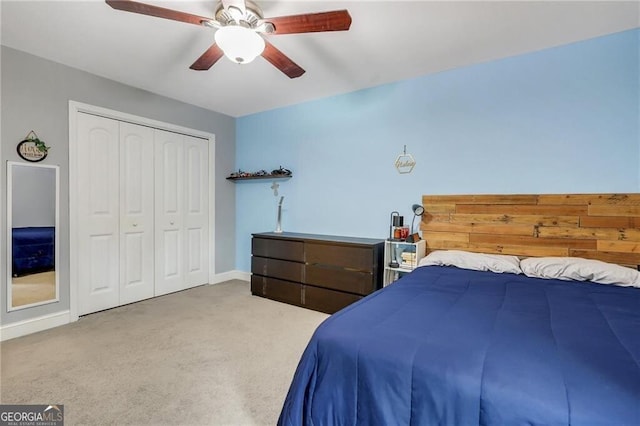 carpeted bedroom featuring ceiling fan, a closet, and baseboards