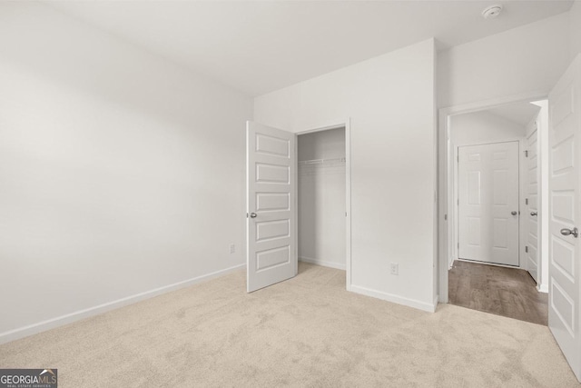 unfurnished bedroom featuring carpet, a closet, and baseboards