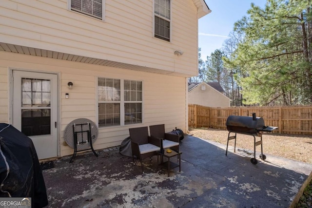 2860 River Close Dr, Decatur, GA 30034 - fenced backyard featuring area for grilling and a patio area