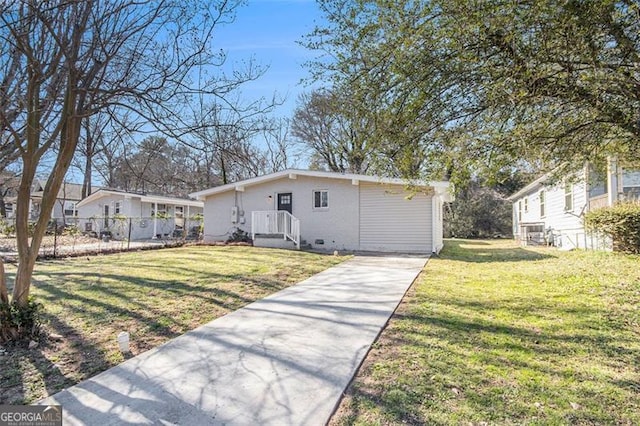 view of front of house featuring driveway, crawl space, fence, and a front yard