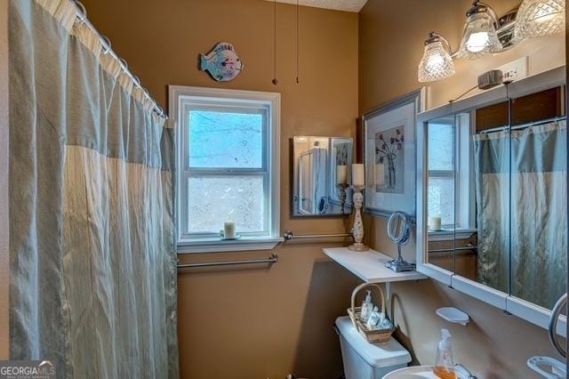 bathroom featuring curtained shower