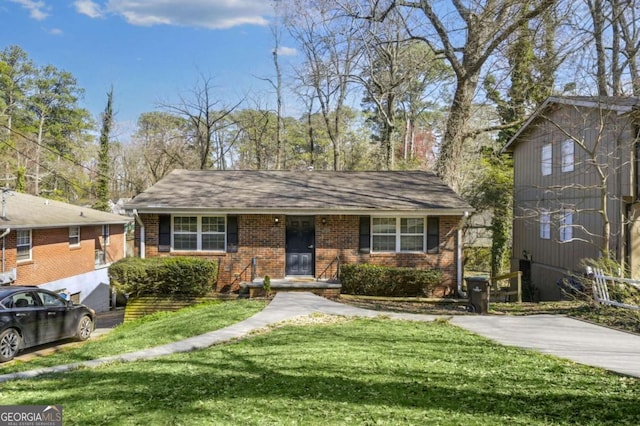 view of front of home with a front lawn and brick siding