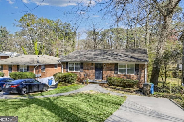 view of front of house featuring a front lawn and brick siding