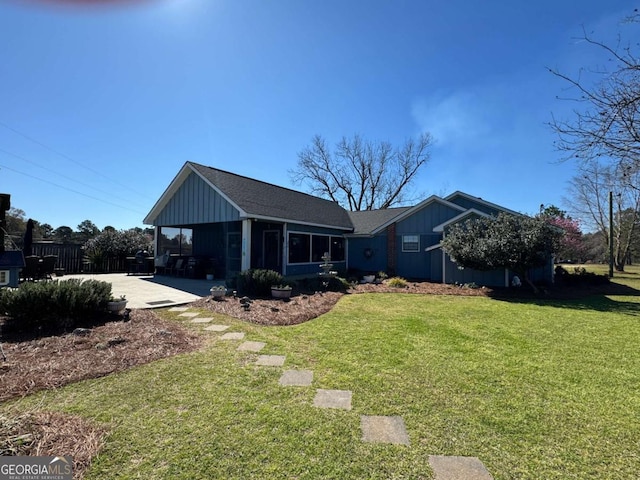 view of front of property featuring a carport, board and batten siding, and a front yard