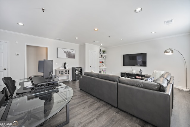 living area featuring recessed lighting, visible vents, wood finished floors, and crown molding