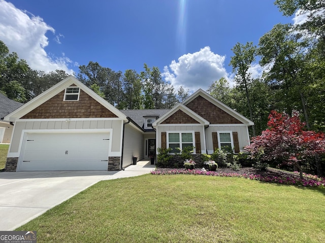 craftsman inspired home with an attached garage, driveway, board and batten siding, and a front yard