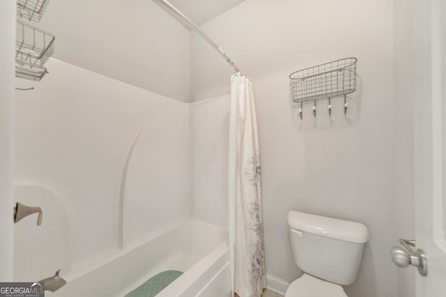 full bath with toilet and shower / bath combo with shower curtain