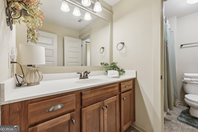 full bathroom with toilet, visible vents, vanity, and baseboards