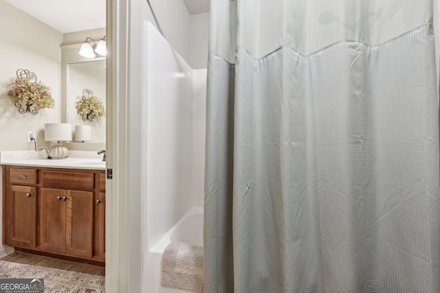 full bathroom with curtained shower and vanity