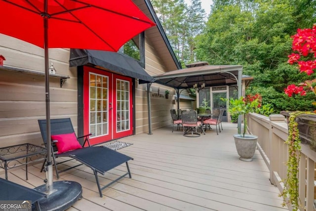 deck featuring outdoor dining space