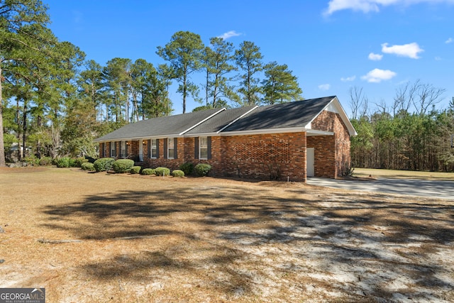 ranch-style house featuring brick siding