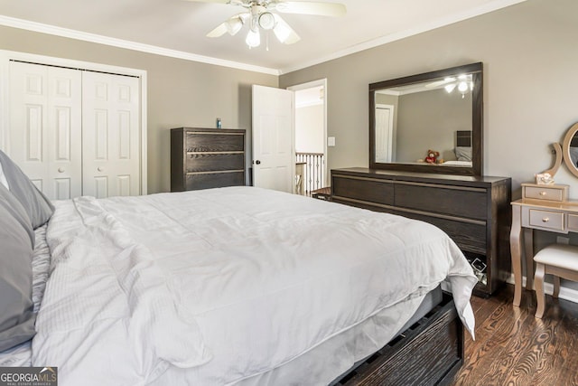 bedroom featuring ceiling fan, dark wood-type flooring, a closet, and crown molding