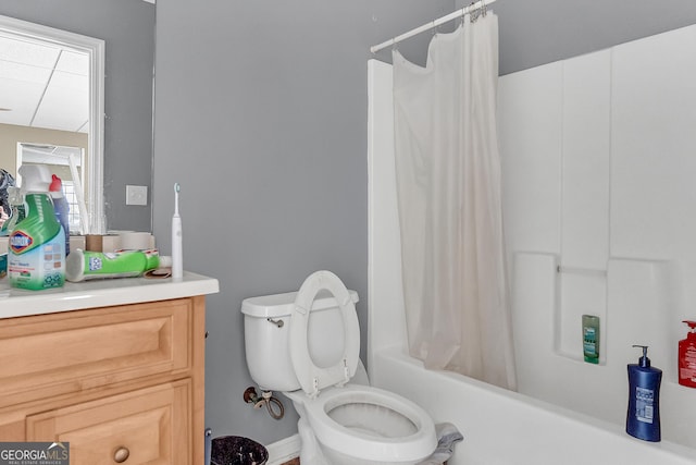 111 Laurel Oak Ln, Warner Robins, GA 31093 - bathroom featuring toilet, vanity, and shower / tub combo with curtain