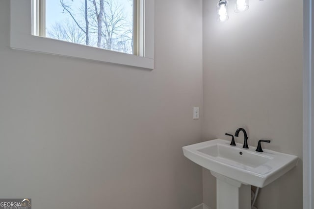 bathroom featuring a sink