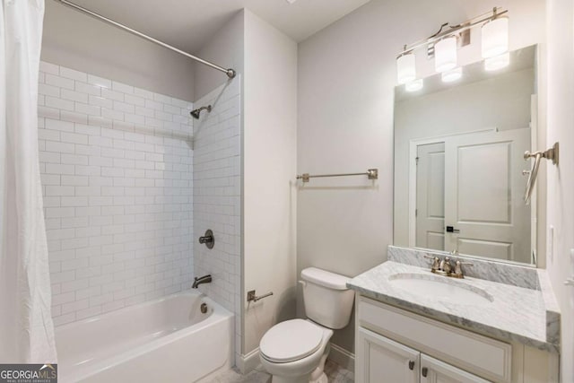 bathroom with baseboards, vanity, toilet, and shower / tub combo with curtain