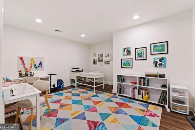 playroom with baseboards, wood finished floors, visible vents, and recessed lighting