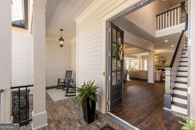 property entrance featuring a porch