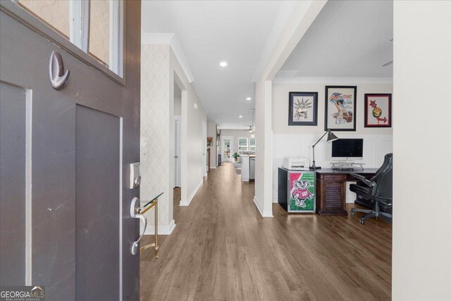 foyer entrance with recessed lighting, baseboards, crown molding, and wood finished floors