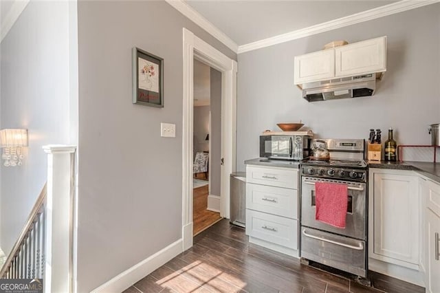 kitchen with white cabinets, ornamental molding, stainless steel appliances, wood finish floors, and under cabinet range hood