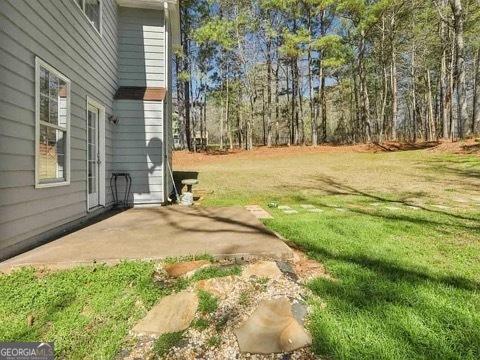 view of yard with a patio