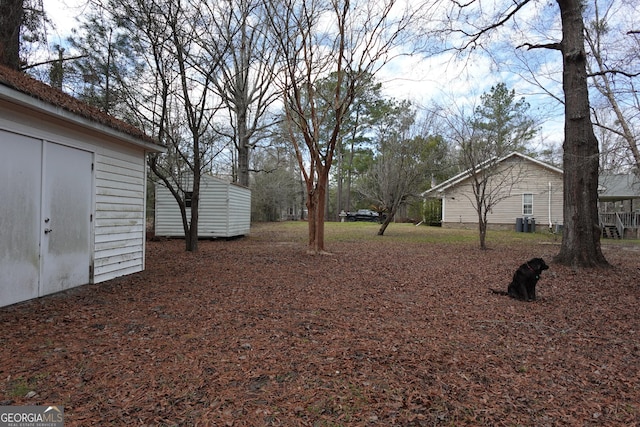 view of yard featuring an outbuilding and a storage unit