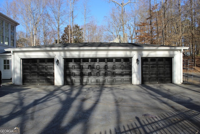 view of detached garage