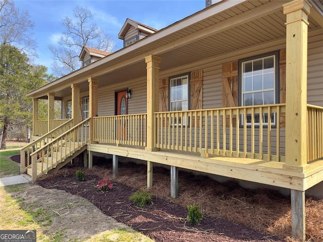 property entrance featuring a porch