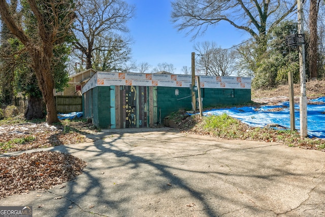 view of outdoor structure featuring a gate and fence