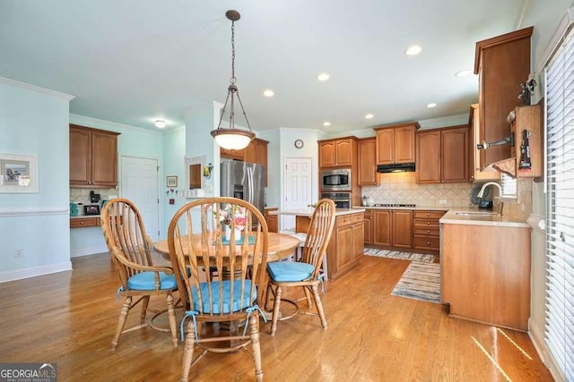 dining space with baseboards, recessed lighting, light wood-style flooring, and crown molding