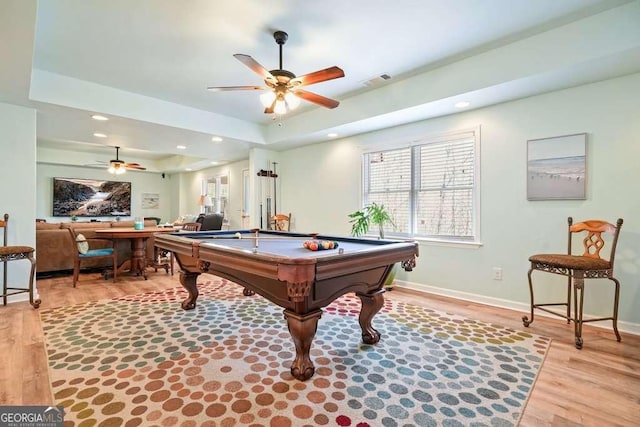 rec room with baseboards, recessed lighting, visible vents, and light wood-style floors