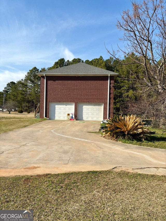 view of detached garage