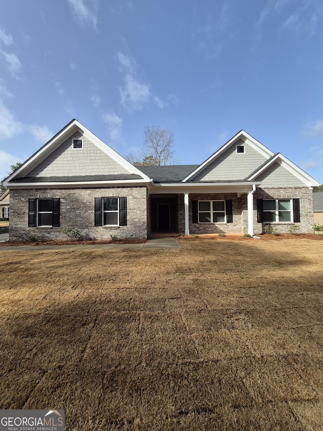 view of front of house featuring a front yard