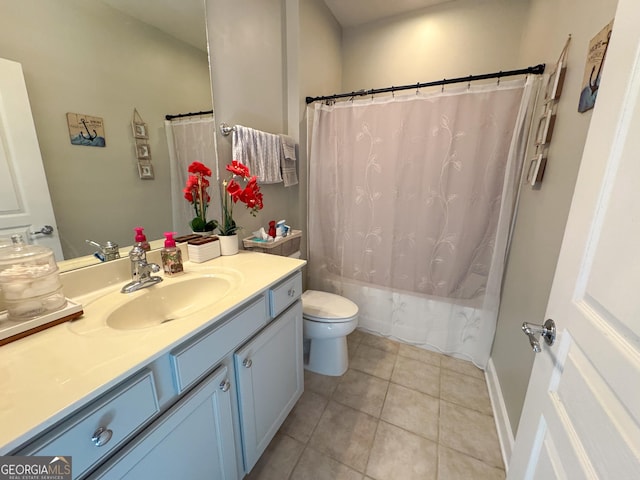 full bath featuring baseboards, toilet, tile patterned floors, shower / bath combo with shower curtain, and vanity