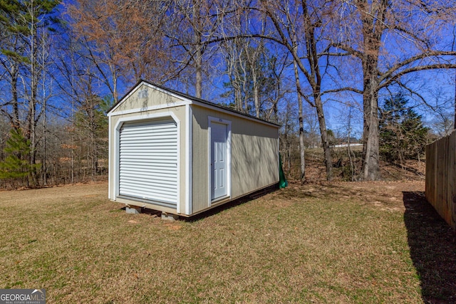 view of outdoor structure featuring an outbuilding