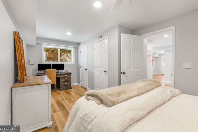 bedroom featuring light wood-style floors, recessed lighting, visible vents, and ceiling fan