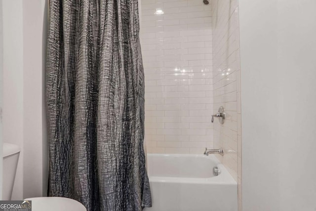 full bath with toilet and shower / bath combo with shower curtain