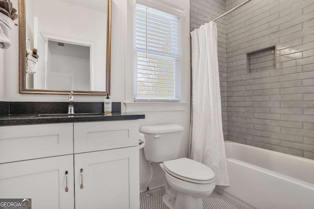 full bath featuring baseboards, toilet, tile patterned floors, shower / bath combination with curtain, and vanity