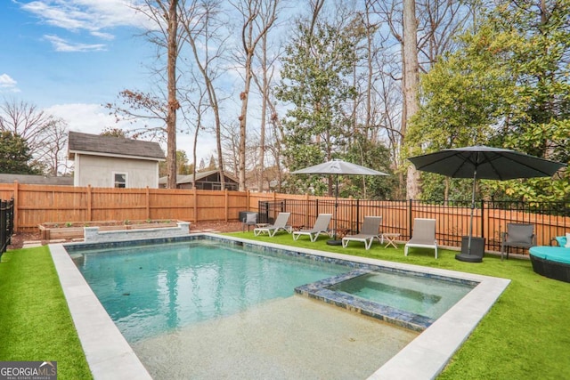 view of swimming pool featuring a pool with connected hot tub, a fenced backyard, and a yard