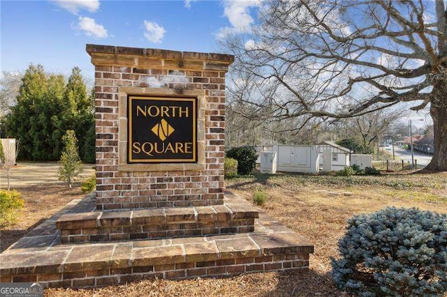 view of community / neighborhood sign