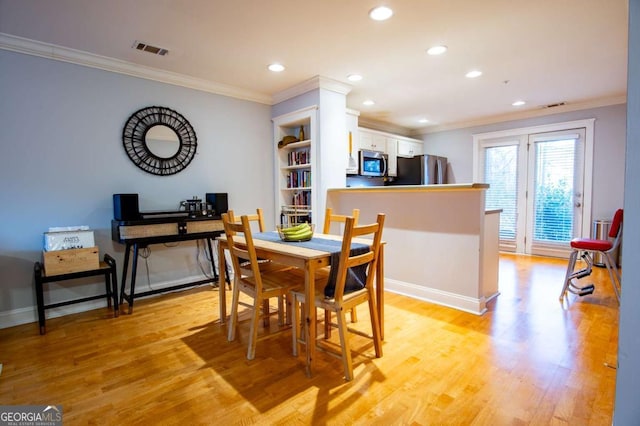 dining room featuring recessed lighting, visible vents, baseboards, ornamental molding, and light wood finished floors