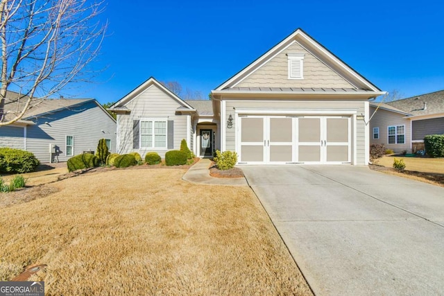 view of front facade featuring a garage, driveway, and a front yard