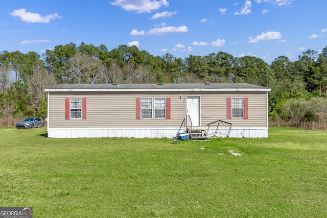 view of front of home featuring a front lawn