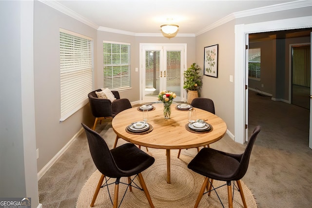 living room featuring light colored carpet, ceiling fan, ornamental molding, and baseboards