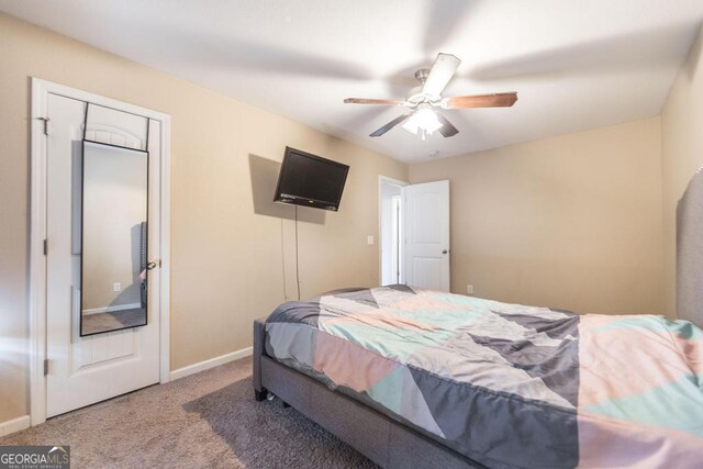 141 Back Cedar Ln, Warner Robins, GA 31093 - bedroom with carpet floors, visible vents, a ceiling fan, vaulted ceiling, and baseboards