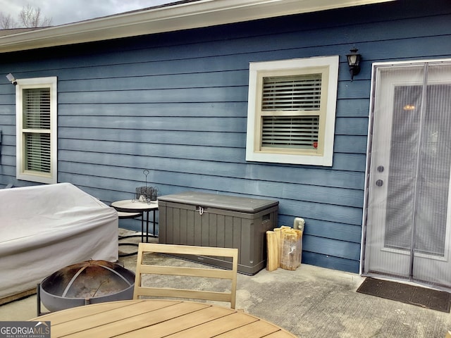 deck with outdoor dining area