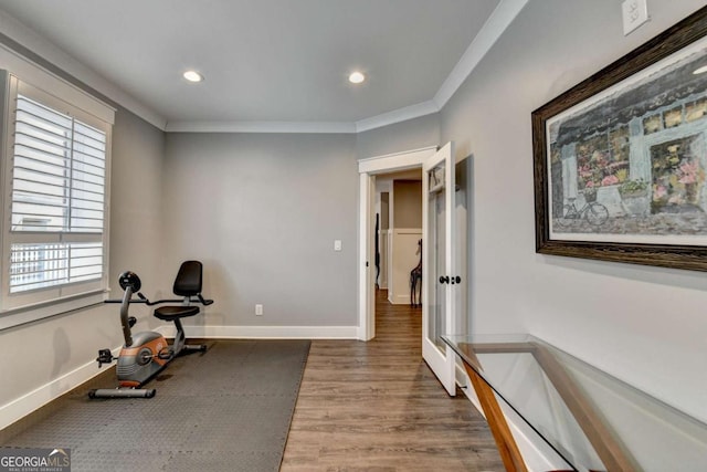 workout room with recessed lighting, baseboards, wood finished floors, and ornamental molding