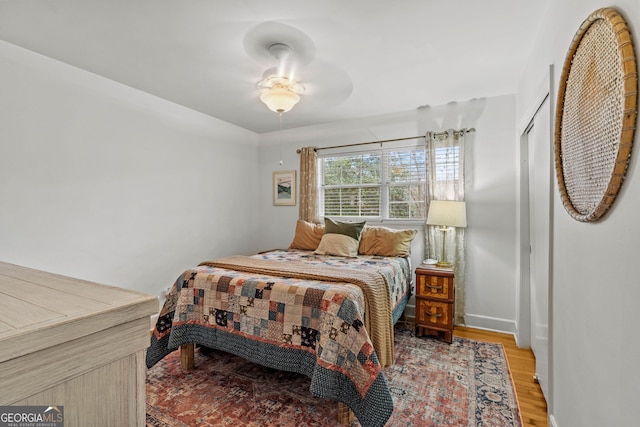 bedroom featuring light wood-style floors and a ceiling fan