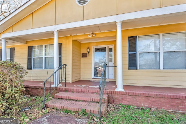 doorway to property with covered porch