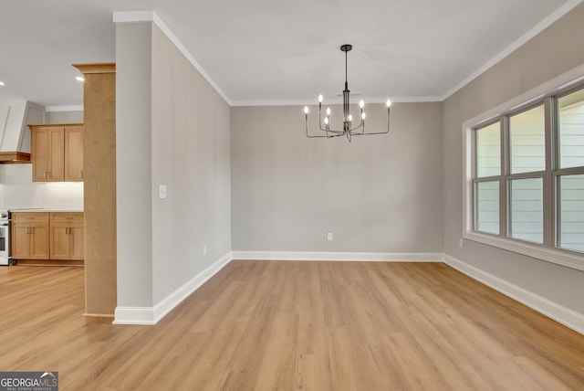 unfurnished dining area with light wood finished floors, ornamental molding, and baseboards