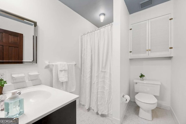 bathroom featuring baseboards, visible vents, a shower with shower curtain, toilet, and vanity